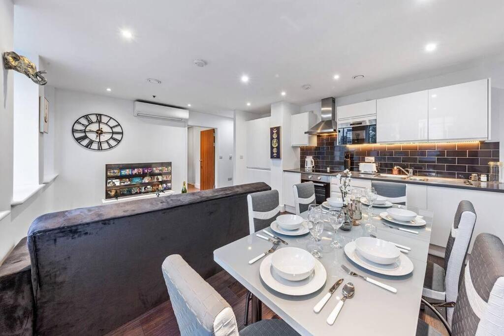 Apartamento Sleep 7 20 Mins From London Waterloo Bp65 Exterior foto